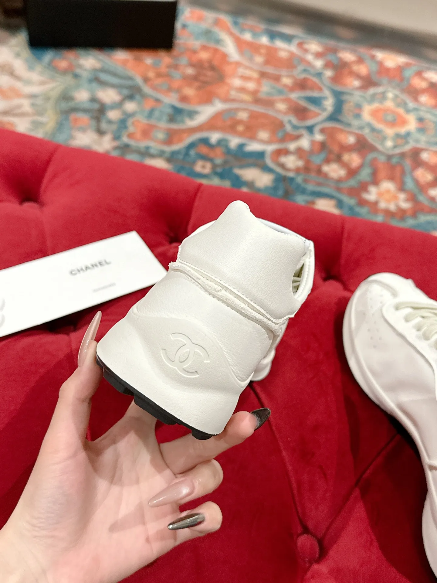 👟👟Ex-factory price 600👟👟 CHANEL Chanel classic sneakers, super internet celebrity series! There are so many Internet celebrities on their feet, and the counter is super popular〰️〰️ The world of Chanel has always been a dream for girls, the simple partition design is a super interpretation of multiple texture effects, the most eye-catching LOGO double C is also my favorite, no matter how you match it on your feet, the effect is completely amazing✔✔✔I must recommend you to buy this one⚡️⚡️Bangladesh environmentally friendly leather upper, original private model TPU outsole The color details are all compared 🆚 at the counter! Perfect presentation with zero color difference ❥ ❥ Every detail is beyond the genuine level! There is no pressure in and out of the counter☑️Number of yards: 35-40